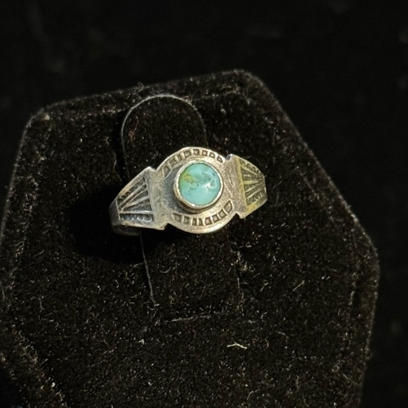 Vintage Jewelry - Vintage Native American Turquoise Sterling Silver Ring
